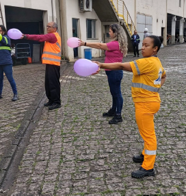 Colaboradores da PASA em dinâmica de ginástica laboral