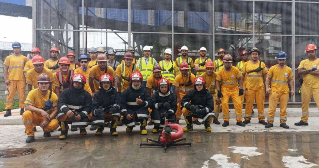 Equipe da PASA reunida com equipamento de proteção individual